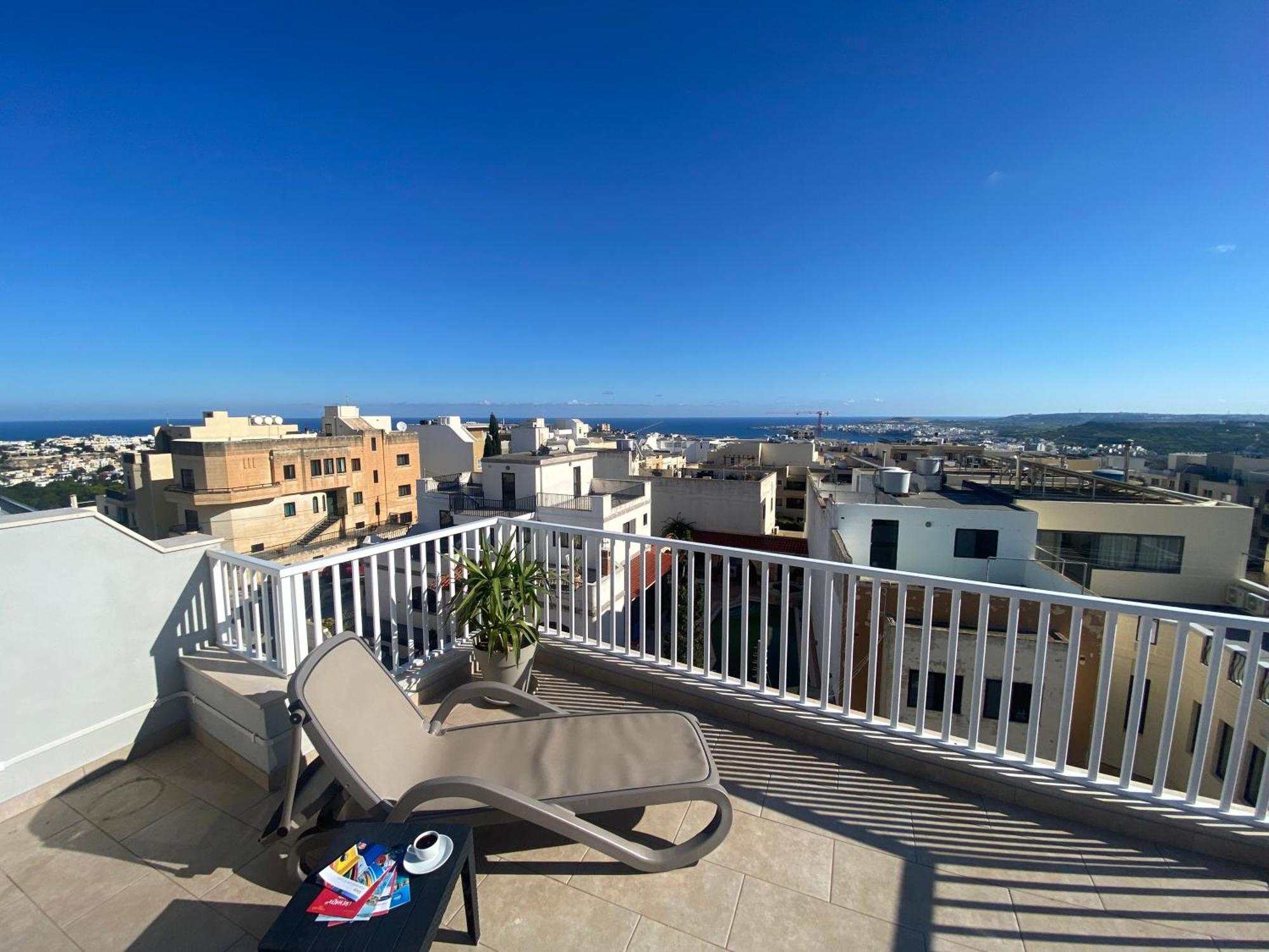 Sunshine - Modern Two Bedroom Penthouse With Terrace Apartament