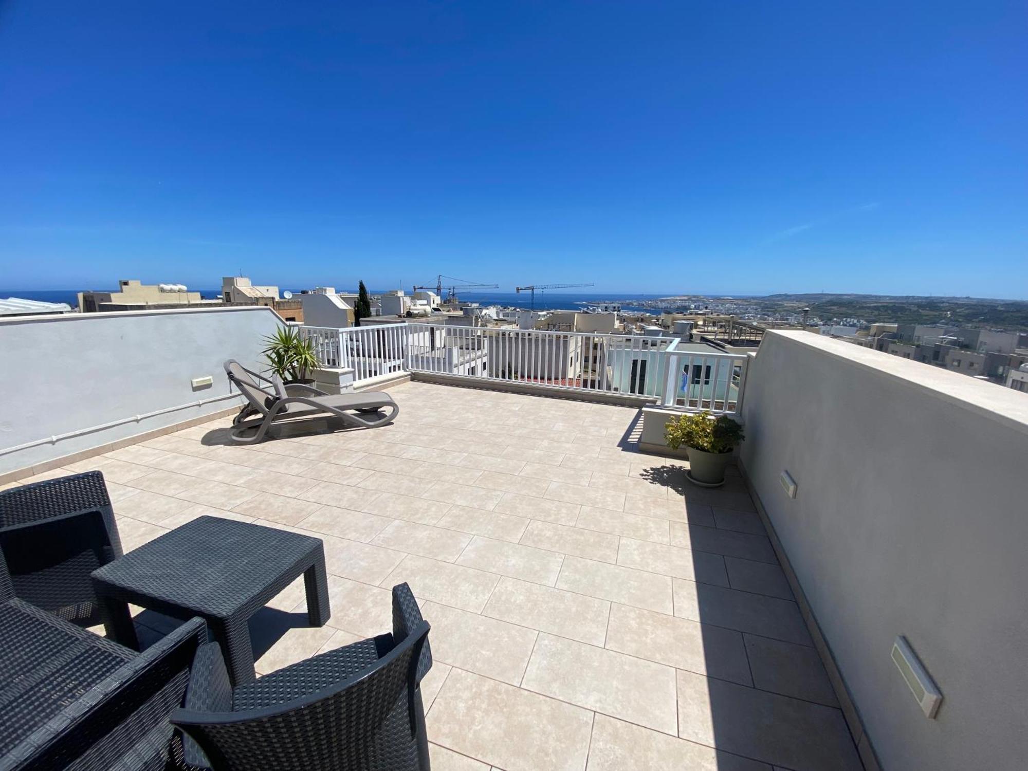 Sunshine - Modern Two Bedroom Penthouse With Terrace Appartamento