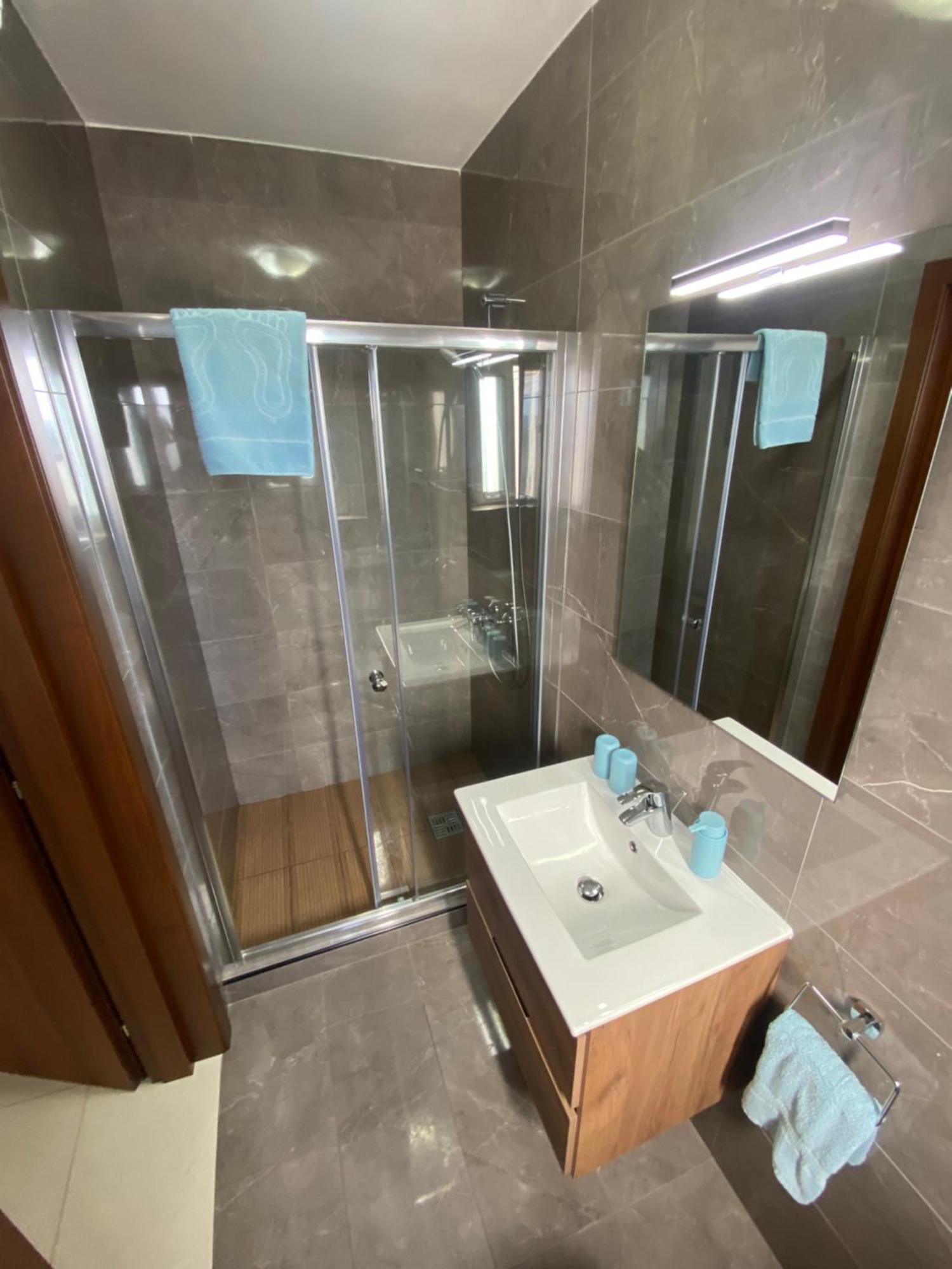Sunshine - Modern Two Bedroom Penthouse With Terrace Appartamento